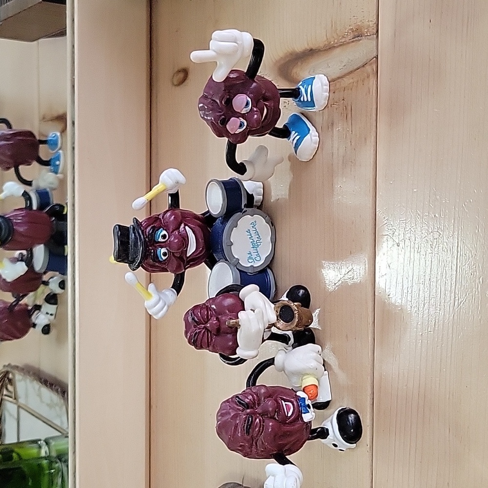 The California Raisins Lot -4